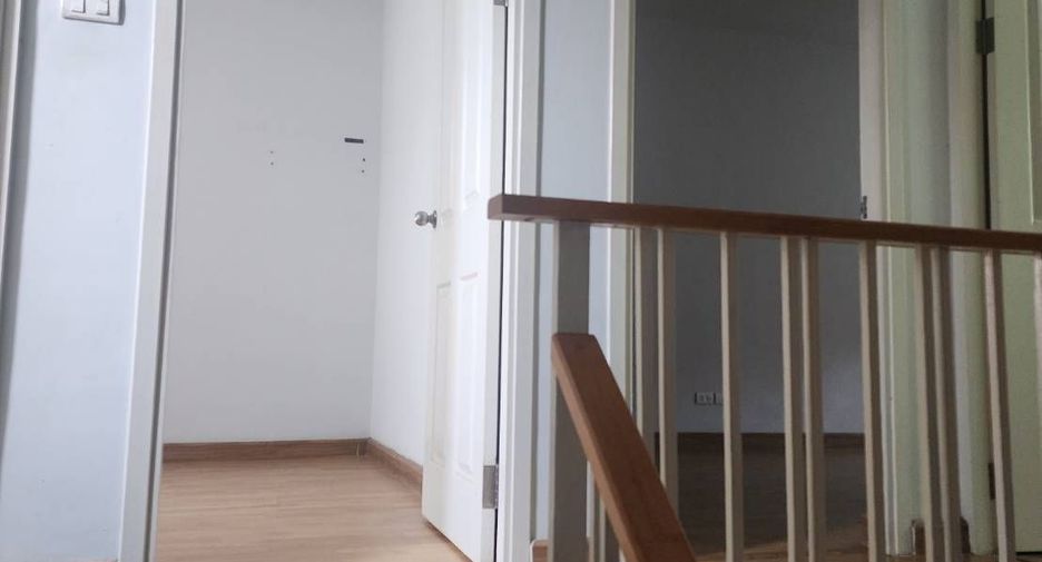 For rent 3 bedrooms townhouse in Bang Phli, Samut Prakan