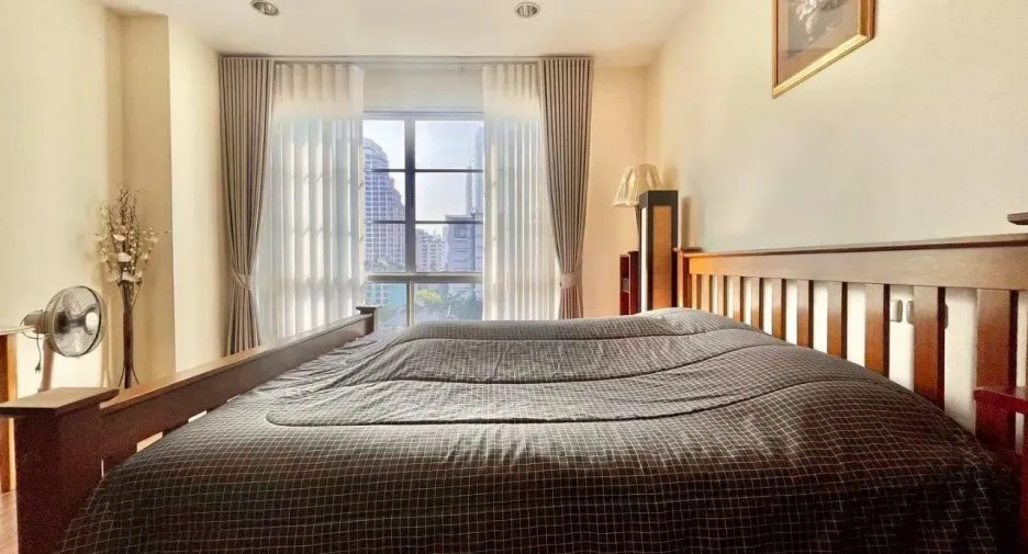 For rent 2 bedrooms condo in Khlong Toei, Bangkok
