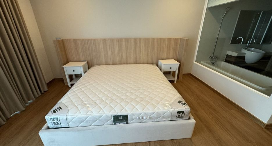 For rent 3 bedrooms condo in Khlong Toei, Bangkok