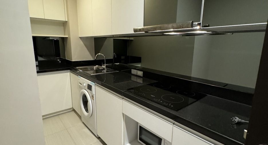 For rent 3 bedrooms condo in Khlong Toei, Bangkok