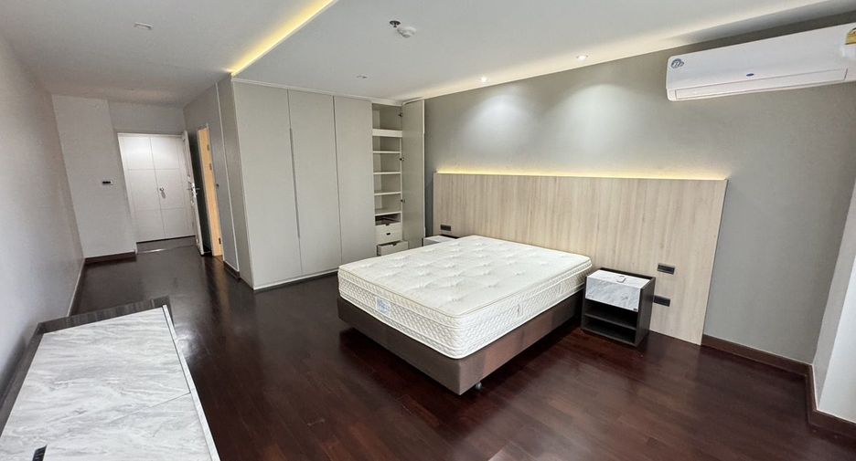 Condo en alquiler de 4 habitaciones en Sathon, Bangkok