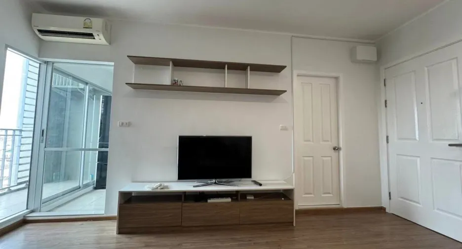 For rent 2 bedrooms condo in Thon Buri, Bangkok