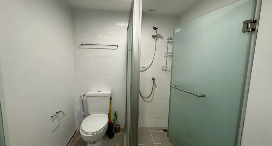 For rent 2 bedrooms condo in Thon Buri, Bangkok