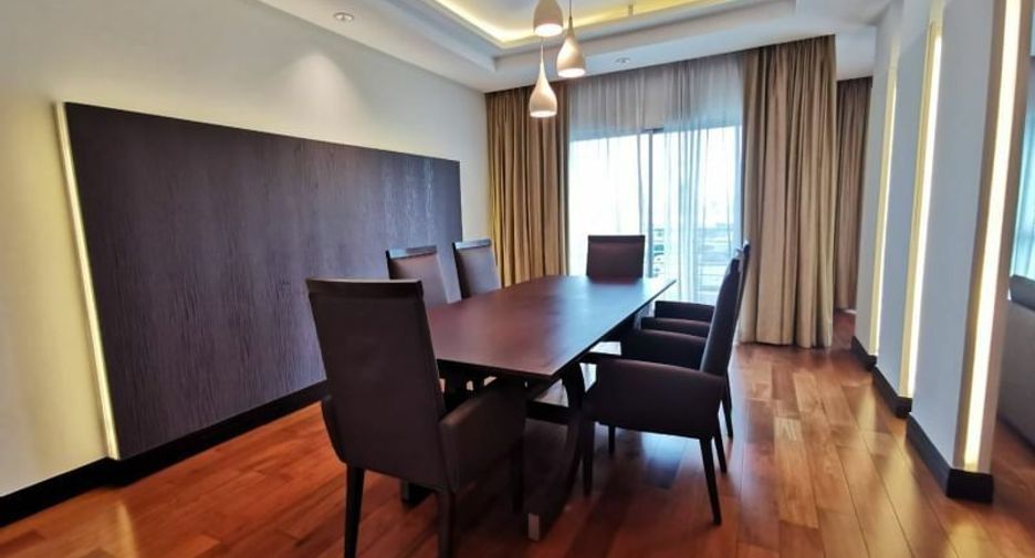 For rent 4 bedrooms apartment in Pathum Wan, Bangkok