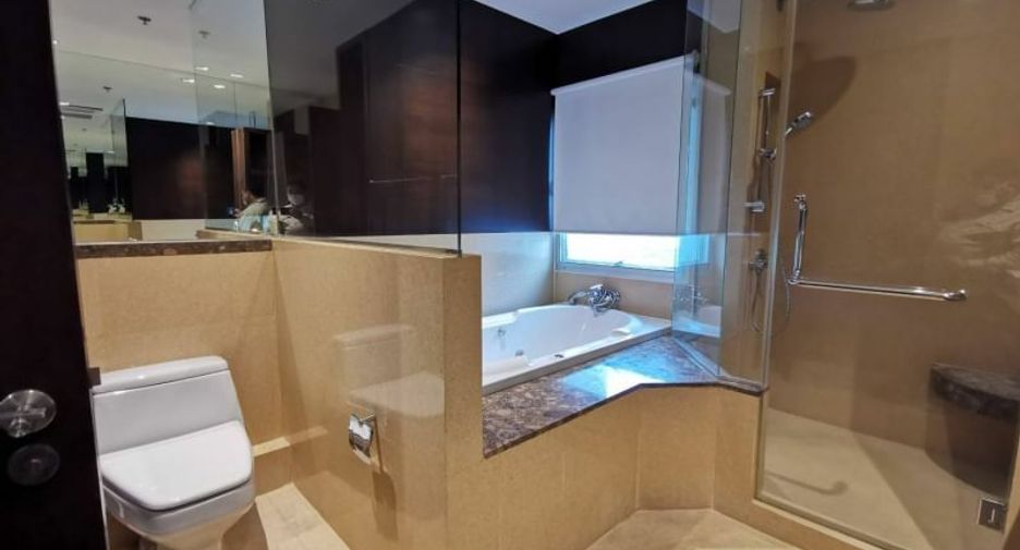 For rent 4 bedrooms apartment in Pathum Wan, Bangkok