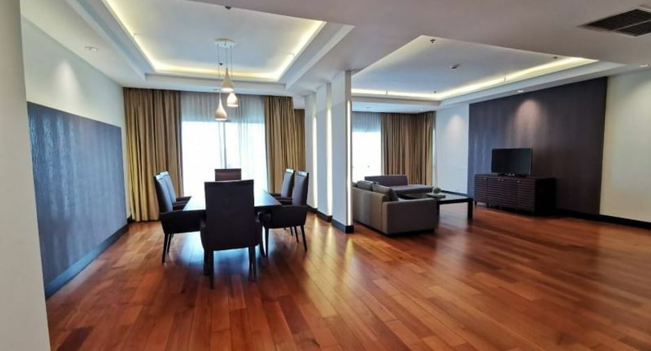 For rent 4 bedrooms apartment in Pathum Wan, Bangkok