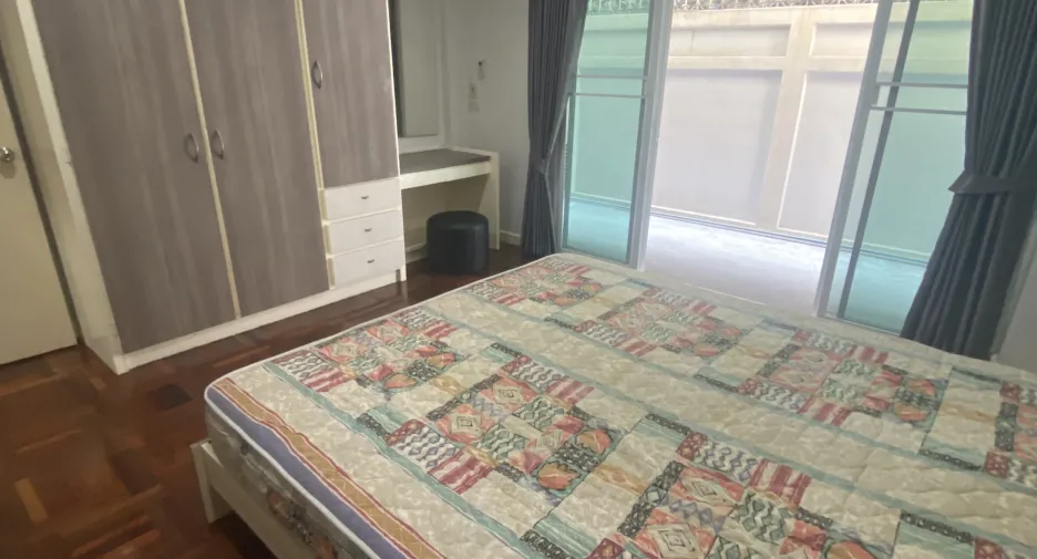 For rent 2 bedrooms condo in Watthana, Bangkok