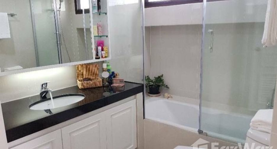 For rent 3 bedrooms condo in Sathon, Bangkok