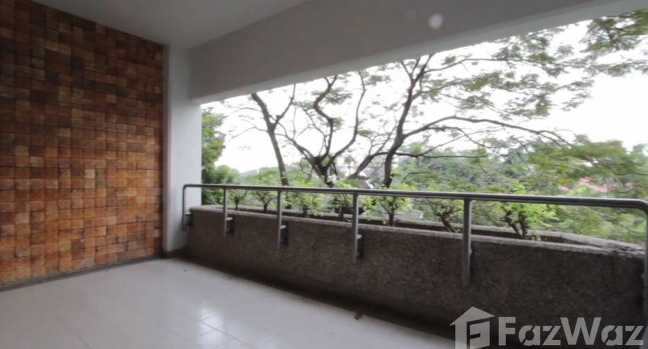 For rent 3 bedrooms condo in Sathon, Bangkok