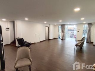 Reihenhaus zur Miete mit 5 Zimmer in Watthana, Bangkok