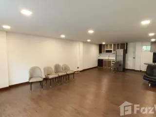 Reihenhaus zur Miete mit 5 Zimmer in Watthana, Bangkok