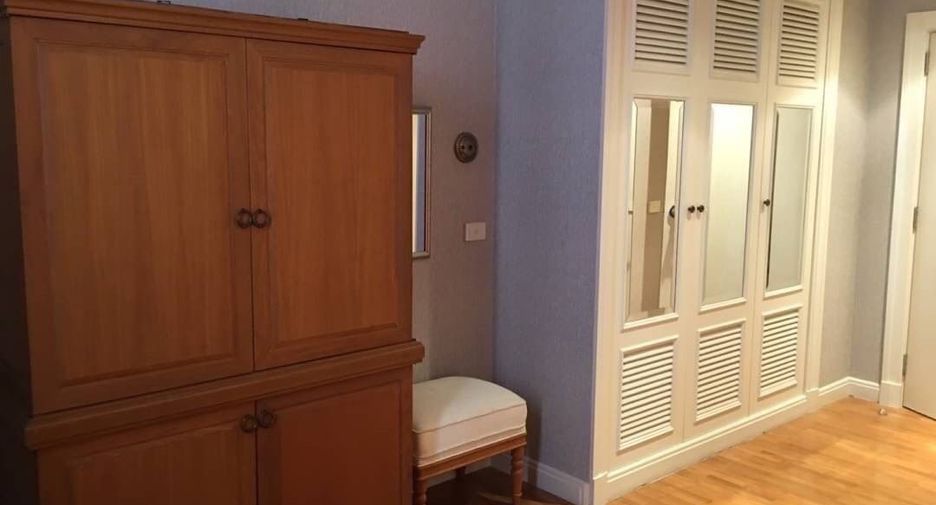 For rent 2 bedrooms condo in Pathum Wan, Bangkok