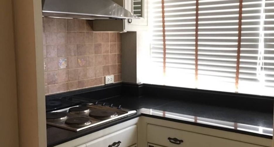 For rent 2 bedrooms condo in Pathum Wan, Bangkok
