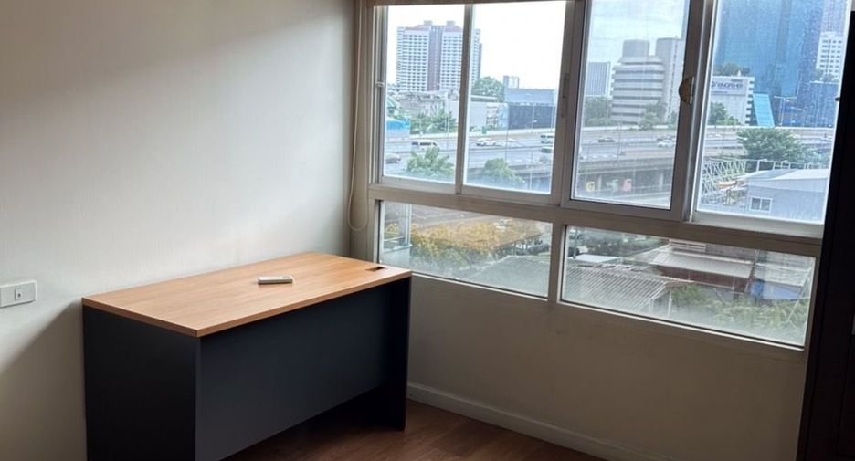 For rent 2 bedrooms condo in Yan Nawa, Bangkok