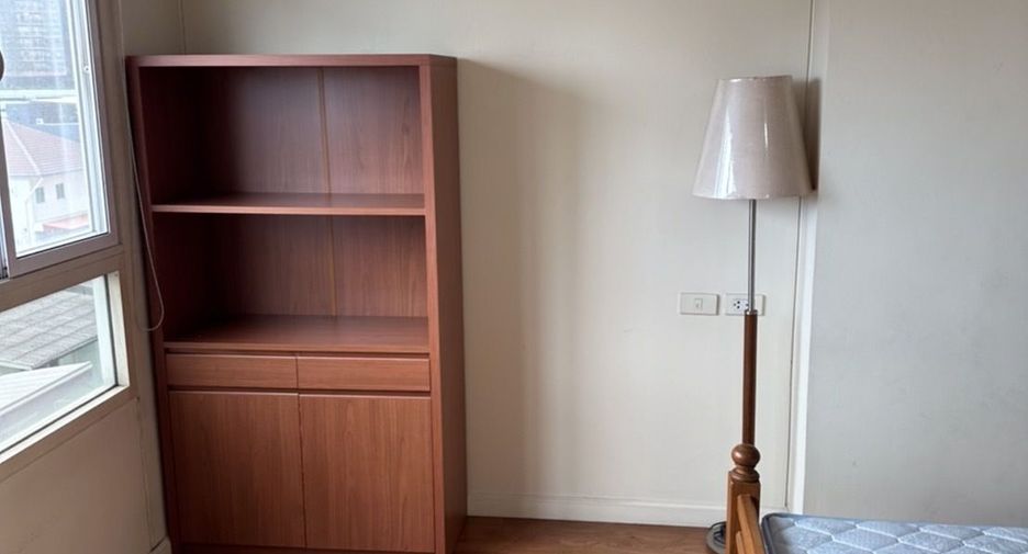 For rent 2 bedrooms condo in Yan Nawa, Bangkok