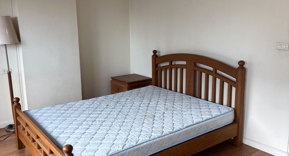 For rent 2 bedrooms condo in Yan Nawa, Bangkok