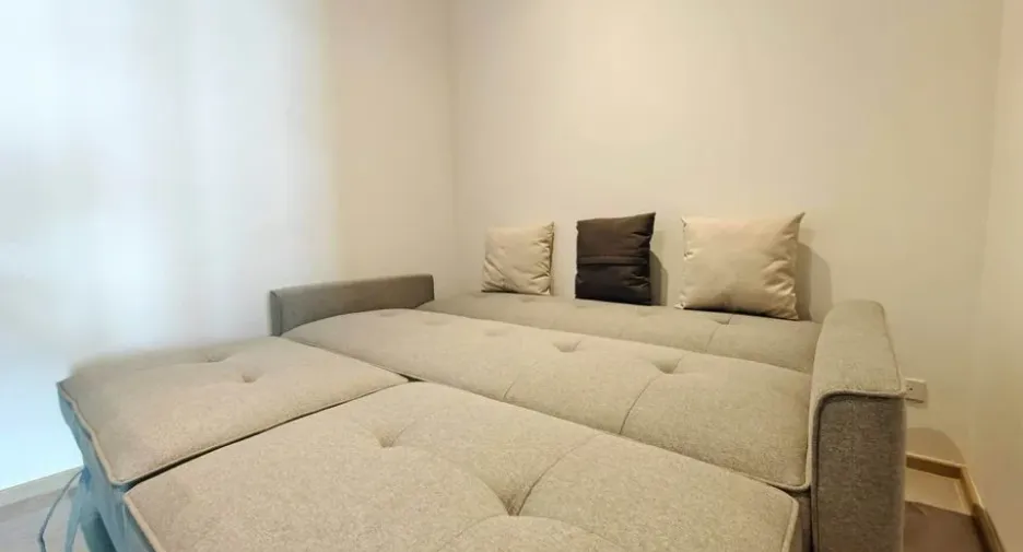 For rent 2 bedrooms condo in Huai Khwang, Bangkok
