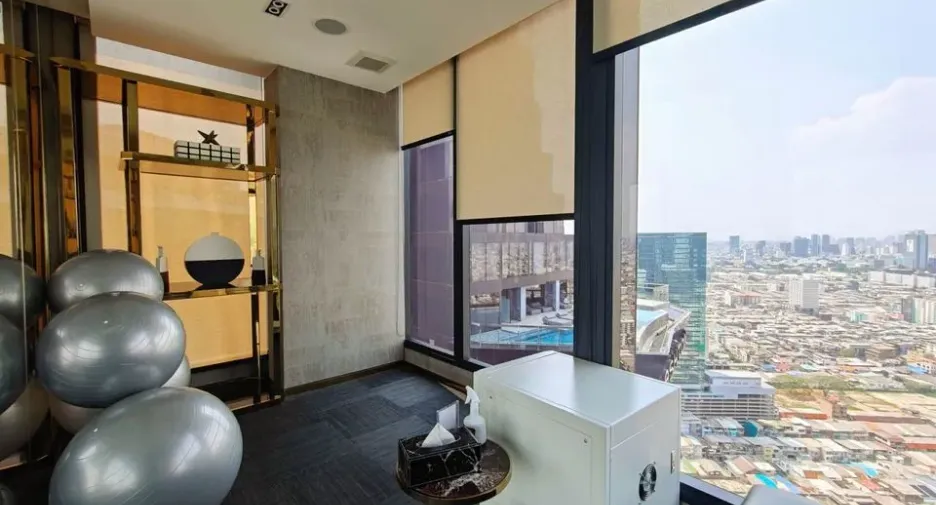 For rent 2 bedrooms condo in Huai Khwang, Bangkok