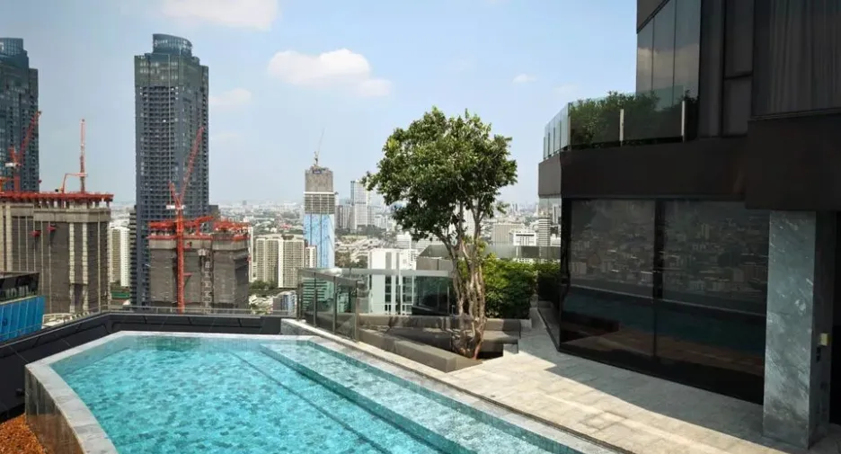 For rent 2 bedrooms condo in Huai Khwang, Bangkok