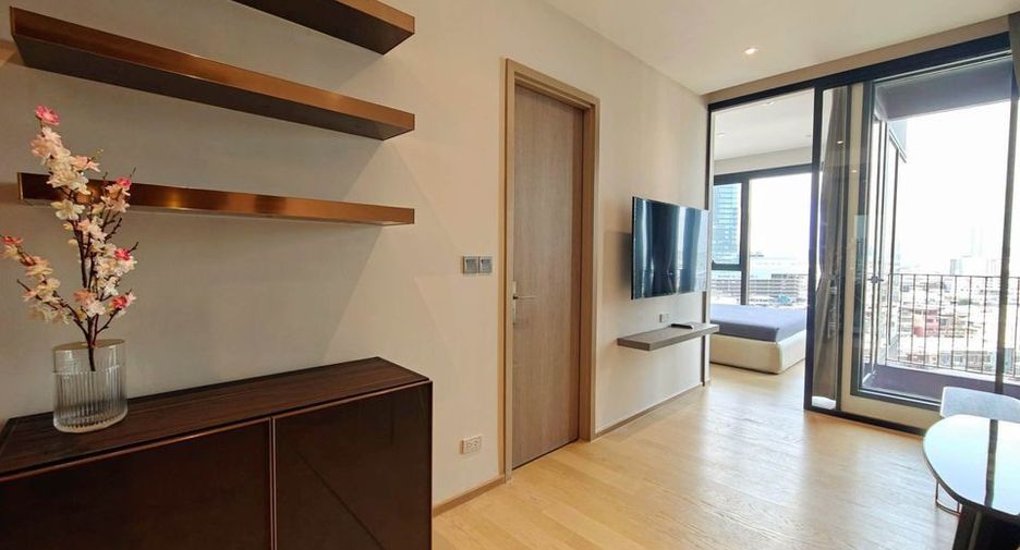 For rent 2 bedrooms condo in Huai Khwang, Bangkok