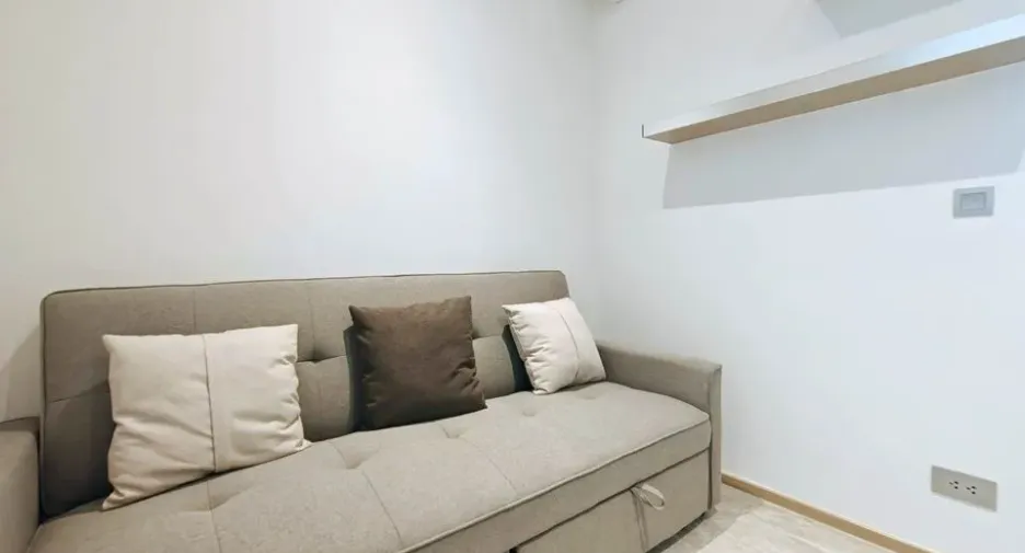 For rent 2 bedrooms condo in Huai Khwang, Bangkok