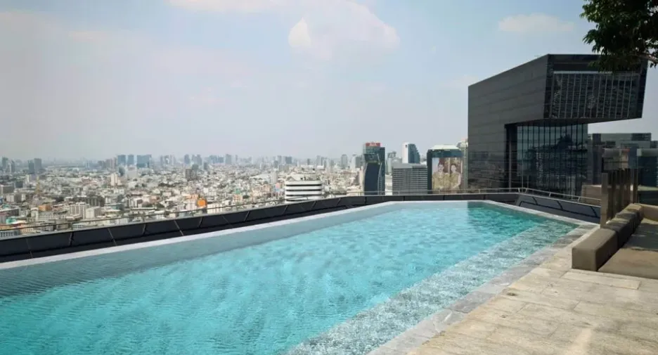 For rent 2 bedrooms condo in Huai Khwang, Bangkok