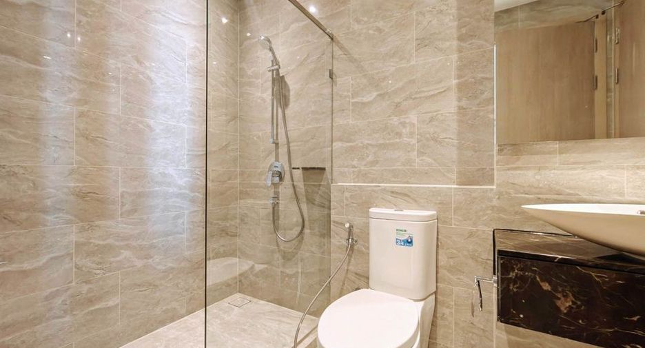 For rent 2 bedrooms condo in Huai Khwang, Bangkok