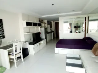 À louer studio condo à Khlong Toei, Bangkok