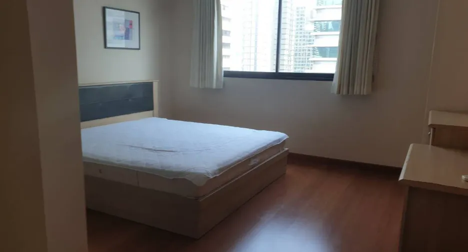 For rent 2 bedrooms condo in Watthana, Bangkok