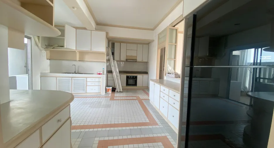 Apartment zur Miete mit 3 Zimmer in Watthana, Bangkok
