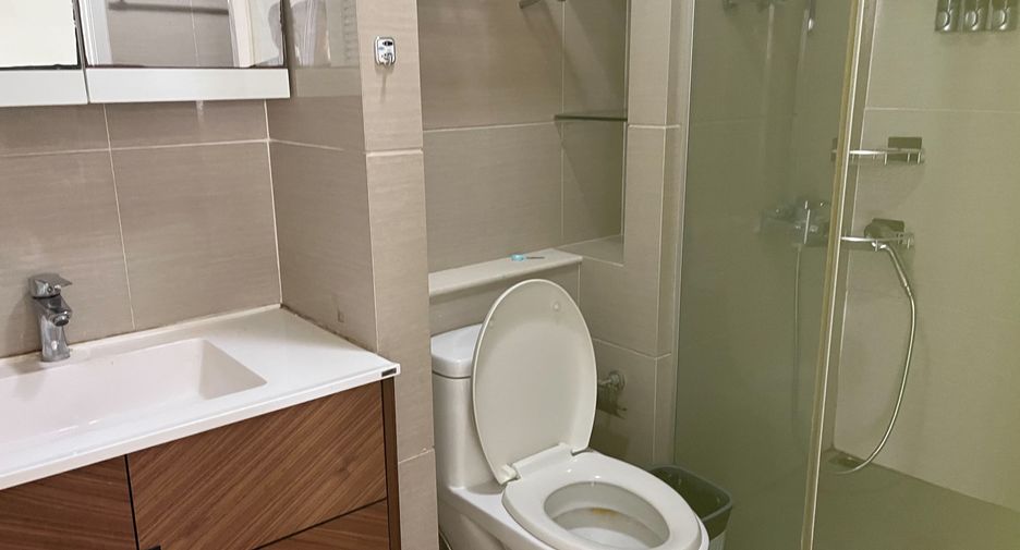 For rent 2 bedrooms condo in Huai Khwang, Bangkok