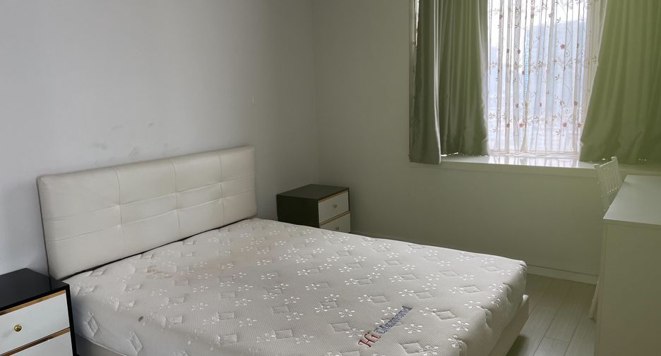 For rent 2 bedrooms condo in Huai Khwang, Bangkok