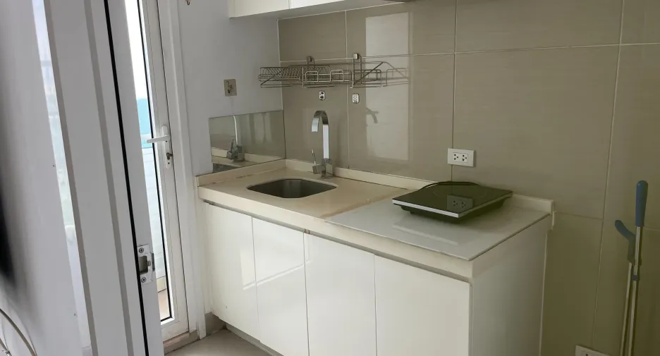 For rent 2 bedrooms condo in Huai Khwang, Bangkok