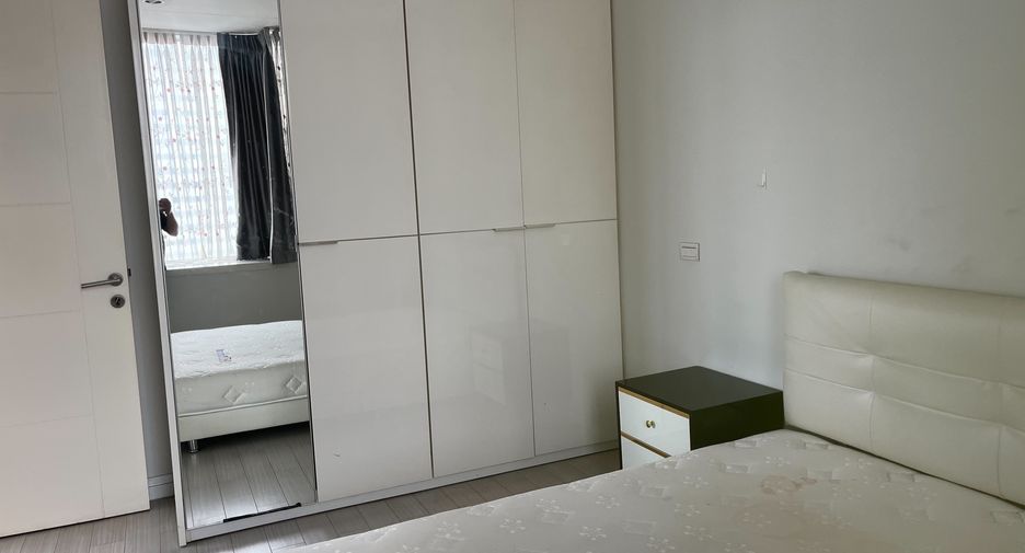 For rent 2 bedrooms condo in Huai Khwang, Bangkok