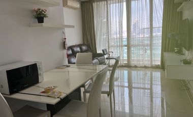 Condo en alquiler de 2 habitaciones en Huai Khwang, Bangkok