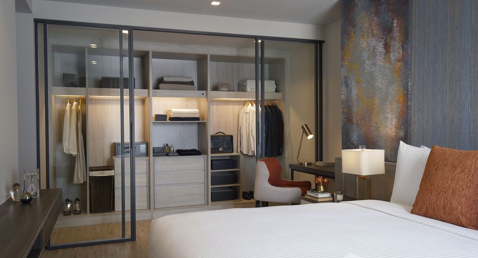 For rent 3 bedrooms condo in Huai Khwang, Bangkok