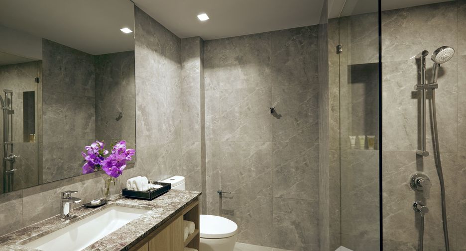 For rent 3 bedrooms condo in Huai Khwang, Bangkok