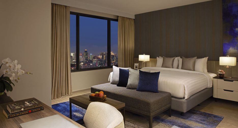 For rent 3 bedrooms condo in Huai Khwang, Bangkok