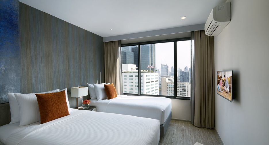 For rent 3 bedrooms condo in Huai Khwang, Bangkok