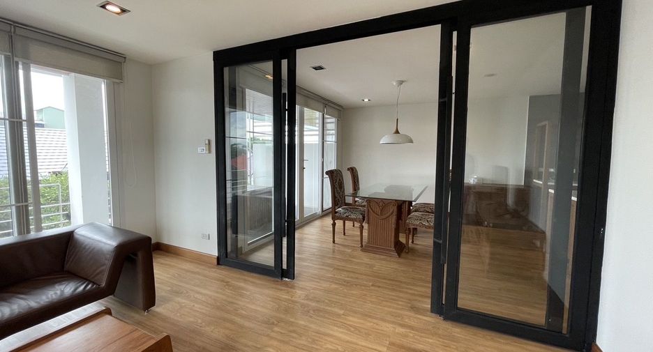 Apartamento en alquiler de 2 habitaciones en Huai Khwang, Bangkok
