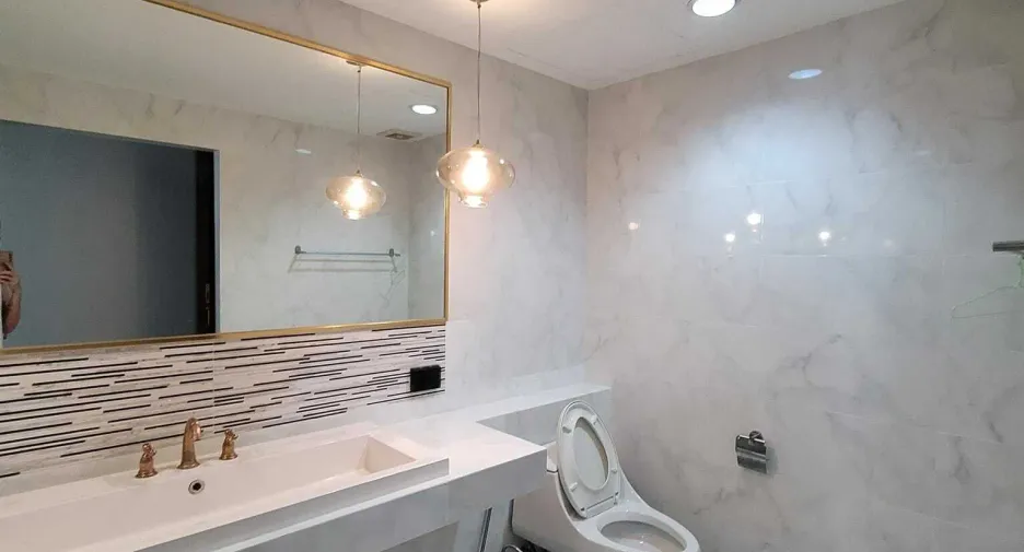 For rent 3 bedrooms townhouse in Yan Nawa, Bangkok