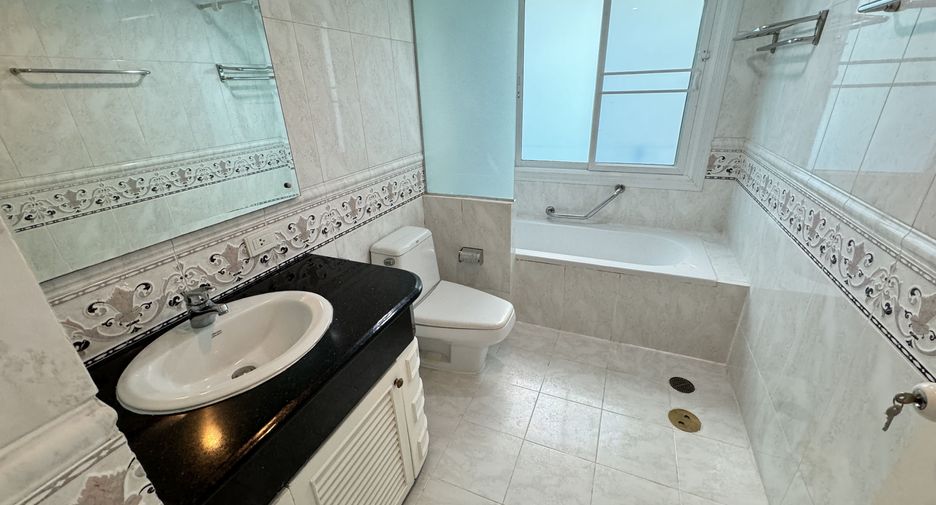 For rent 2 bedrooms apartment in Khlong Toei, Bangkok