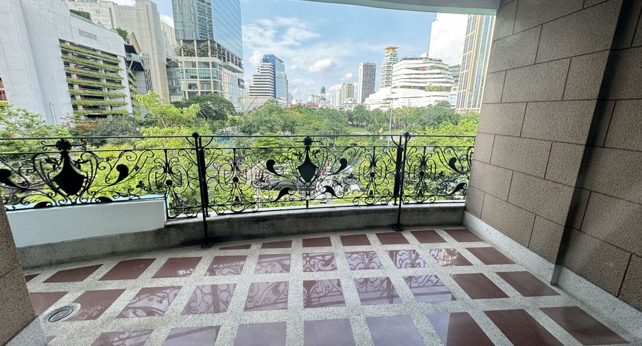 For rent 2 bedrooms apartment in Khlong Toei, Bangkok