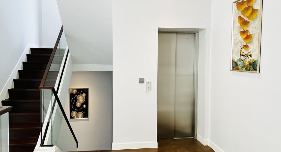 For rent 4 bedrooms house in Bang Kapi, Bangkok
