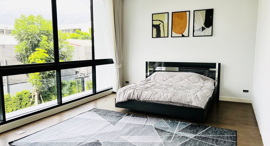 For rent 4 bedrooms house in Bang Kapi, Bangkok
