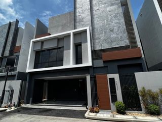 Haus zur Miete mit 4 Zimmer in Bang Kapi, Bangkok