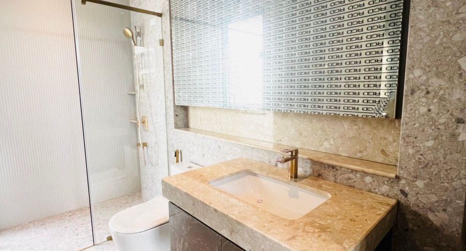 For rent 4 bedrooms house in Bang Kapi, Bangkok