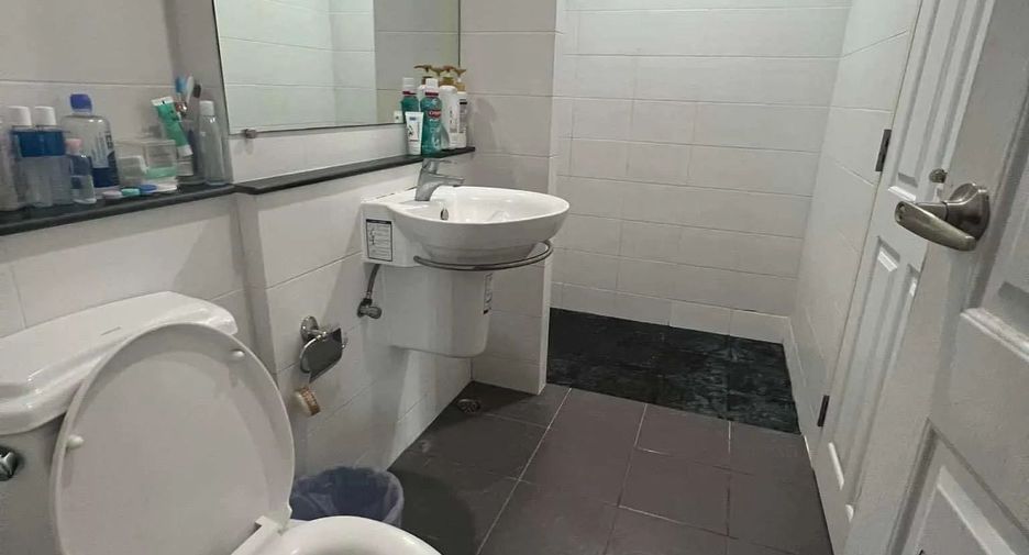 For rent 1 bed condo in Huai Khwang, Bangkok