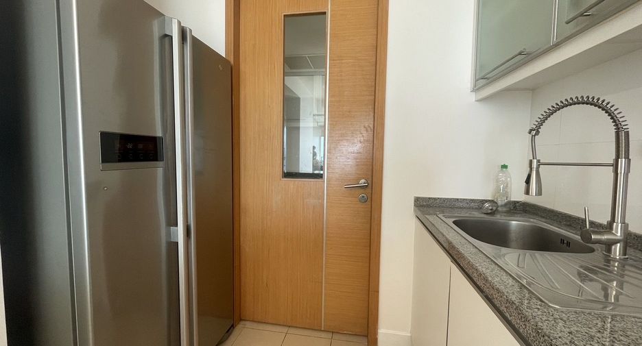 For rent 3 bedrooms condo in Khlong Toei, Bangkok