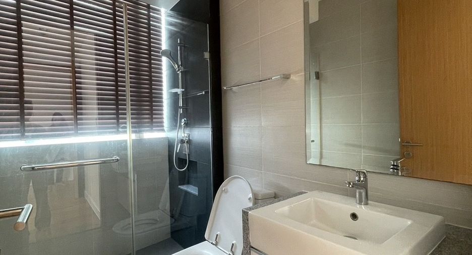 For rent 3 bedrooms condo in Khlong Toei, Bangkok